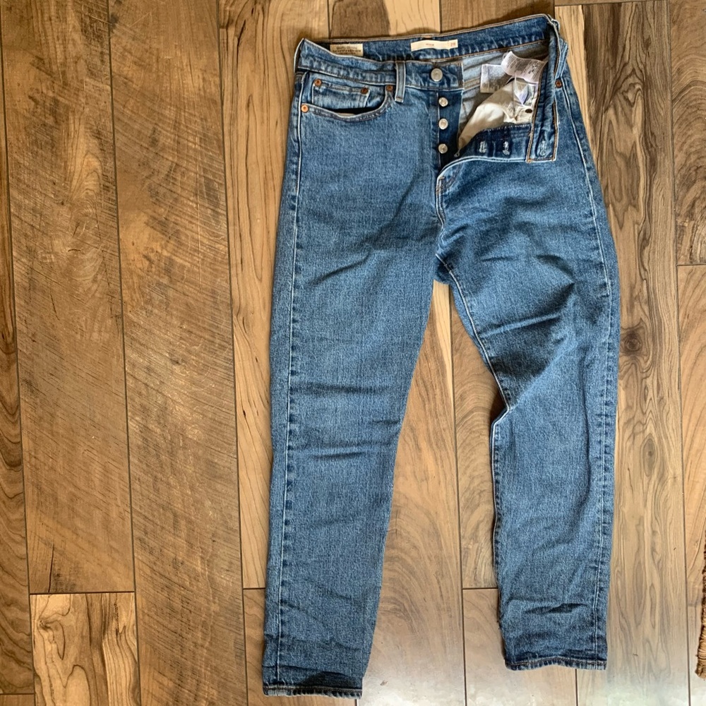 Levi’s Women’s Wedgie Fit Ankle Jeans- Size 28